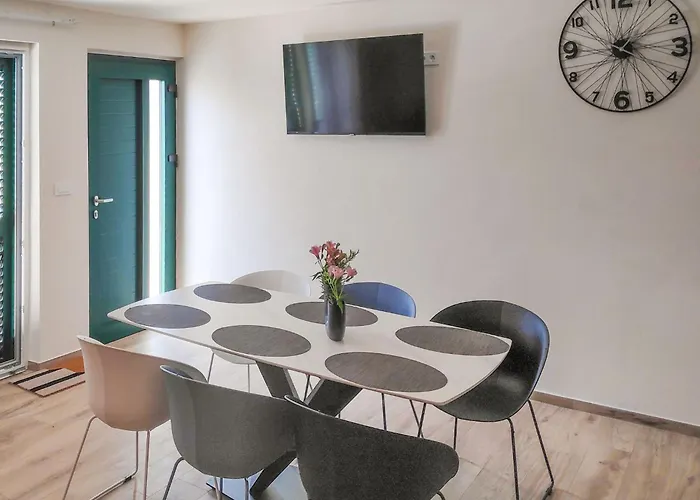 Perina Hiza By Interhome